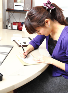 宝石鑑定士・ジュエリーデザイナー　福井まや