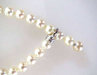真珠ネックレスの長さ調節加工写真